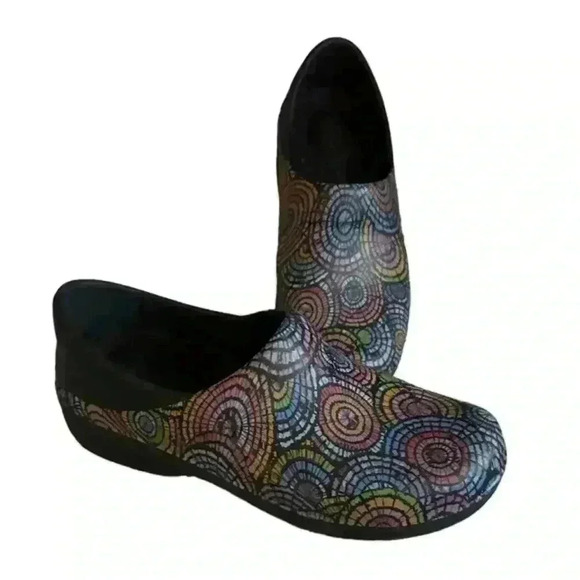 Crocs Triple Comfort Tie Dye Clog, Nurse Clog Size W9 - Picture 1 of 6